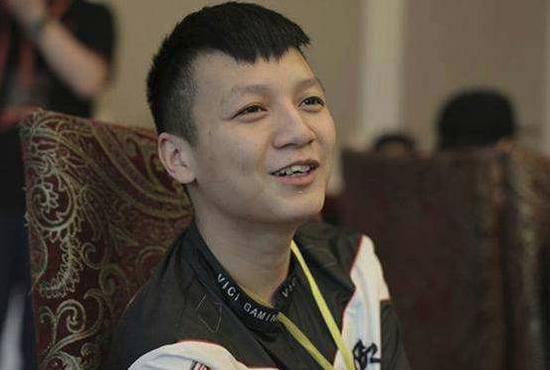 探索Nike与Martine Rose的电竞广告新纪元